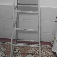 چهار پایه فلزی