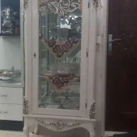 یک عدد ساعت ایستاده یک عدد بوفه