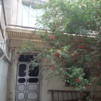 خانه-حیاط-دار-دو-طبقه-و-نیم-بریانک-شرقی