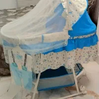 گهواره وکنارتخت مادر