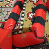 دستکش و ساق روی پا کاراته