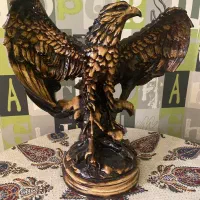 مجسمه تندیس عقاب با وقار بال باز اثری جذاب و شیک
