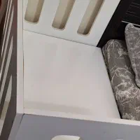 تخت کنار مادر