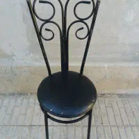 یک عدد صندلی در حد نو