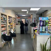 تکنسین خانم مسلط به بیمه های تکمیلی