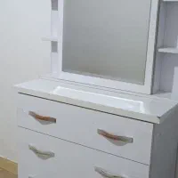 یک عدد دراور بااینه