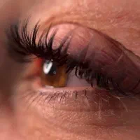 استخدام مژه کار حرفه ای در سالن ام بیوتی شهرک غرب
