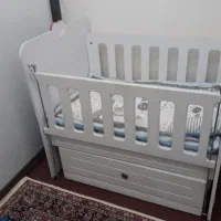 تخت کنار مادر درحد