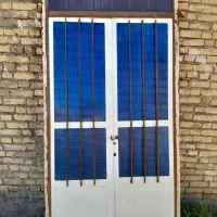 درب اهنی با شیشه
