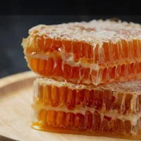 عسل درجه یک گشنیزی برش اول