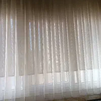 پرده حریر سفید با چوب پرده و وسایل