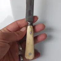 تسبیح و چاقو