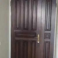 درب ورودی با چهار چوب فلزی