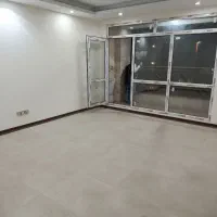 ۸۹ متری  رو به خیابان