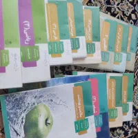 کتابهای درسی هشتم و تعدادی کتاب کنکور تجربی