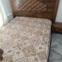 تخت و خواب دو نفره همراه با میز آرایش