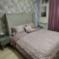 تخت خواب دو نفره همراه پا تختی