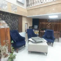 منشی و همکار در دفتر دکوراسیون