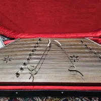 سنتور عشقی به همراه پایه سنتور و هاردکیس و دفتر
