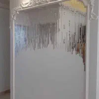 به یک کارآموز جهت کار هنری