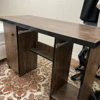 میز تحریر و کامپیوتر استفاده نشده