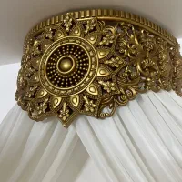 تاج و پرده بالای تخت نو و شیک