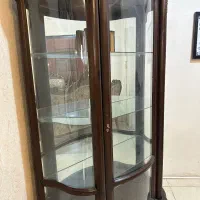 ویترین چوبی کلاسیک شیشه خم