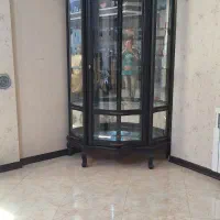 ویترین چوبی تاجدار