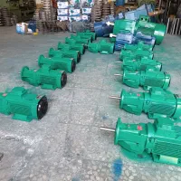 تولید کننده انواع گیربکس های شافت مستقیم هلیکال