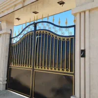 رنگ آمیزی در و پنجره و ساختمان
