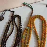 دو تسبیح کهربا .پرچمی و اب حیات
