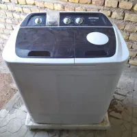 ماشین لباسشویی باعیب جزئی.باقیمت بسیارمناسب