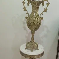 گلدان ومیز