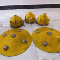 سپر علامت و کلاه خود