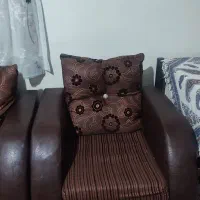 مبل راحتی ۷نفره کارکرده.بدنه سالم.روکش چرم  سالم