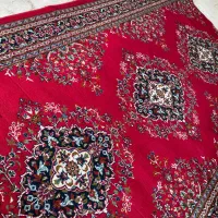 تعدادی فرش و موکت و کناره