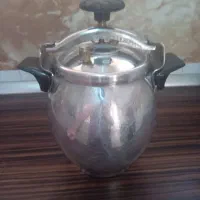 یک زودپز ۸ کیلویی نو