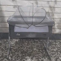 گهواره کنارتخت مادر