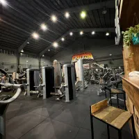 نیازمند نظافتچی اقا با جای خواب