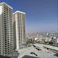 به یک نفر نیروی جوان کارگر ساده