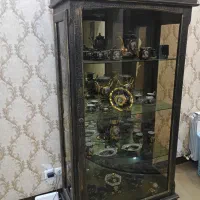 ویترین پارتیشن چوبی مشکی طلایی