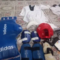 لباس مبارزه ی تکواندو و کمربند