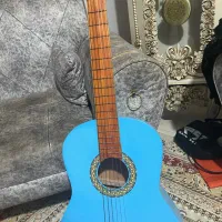 گیتار آبی رنگ