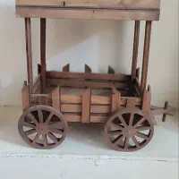 گاری، کالسکه و صندوق چوبی دکوری