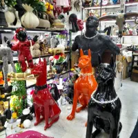 مجسمه سگ میزبان کنارسالنی