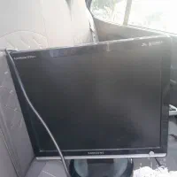 کامپیوتر کیس و مانیتور و کیبورد