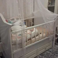 تخت و ویترین نوزاد