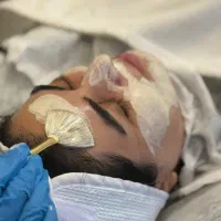 پاکسازی وجوانسازی پوست ومزوتراپی پوست ومو