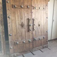 درب وچارچوب سنتی کاملا سالم وزیبا