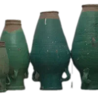 تعداد کوزه قدیمی  له فروش میرسد